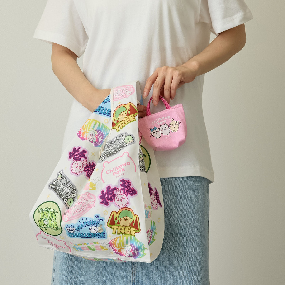 Chiikawa Park Eco Bag with Mini Bag theme design -- H320xW300mm polyester eco bag with H80xW120mm cotton mini bag 2WAY carabiner, official Gray Parker Service Chiikawa Park limited collectible gift