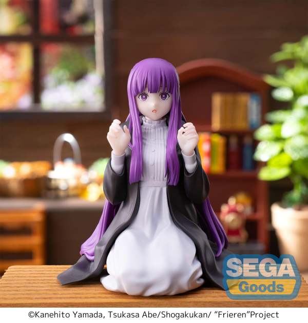 SEGA PM Perching Figure Fern kneeling with hands raised, purple hair, white dress and black robe — official Frieren: Beyond Journey's End prize figure collectible
