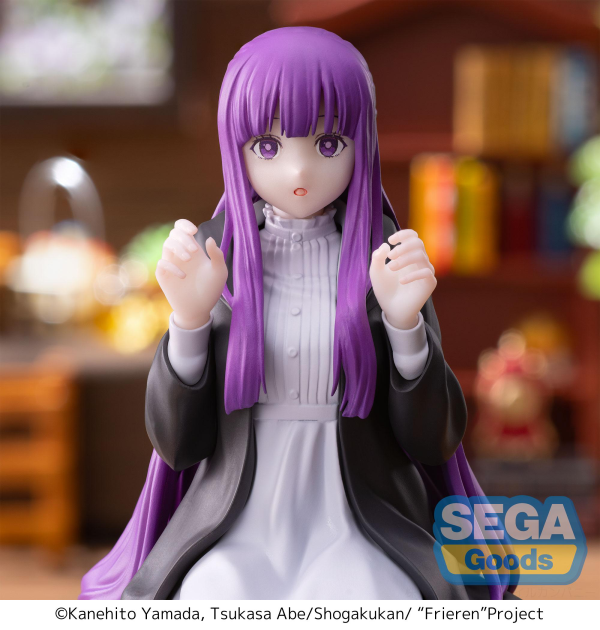 SEGA PM Perching Figure Fern kneeling with hands raised, purple hair, white dress and black robe — official Frieren: Beyond Journey's End prize figure collectible