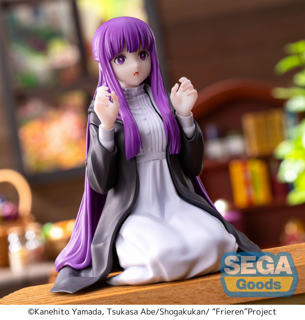SEGA PM Perching Figure Fern kneeling with hands raised, purple hair, white dress and black robe — official Frieren: Beyond Journey's End prize figure collectible