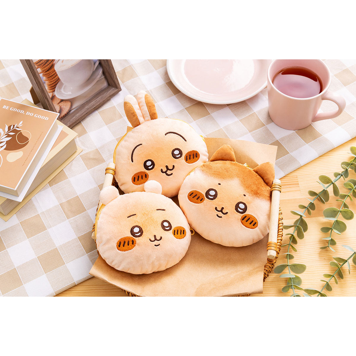 Chiikawa Bakery Bread-Like Face Pouch Chiikawa -- H115xW130xD40mm 100% polyester zip pouch, official Gray Parker Service kawaii gift
