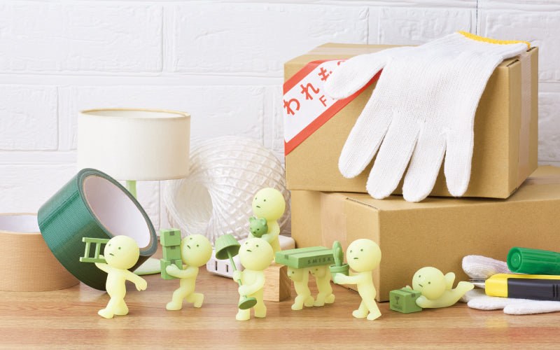 Smiski Moving Series blind box — glow-in-the-dark mini figures carrying items, official Dreams Japan