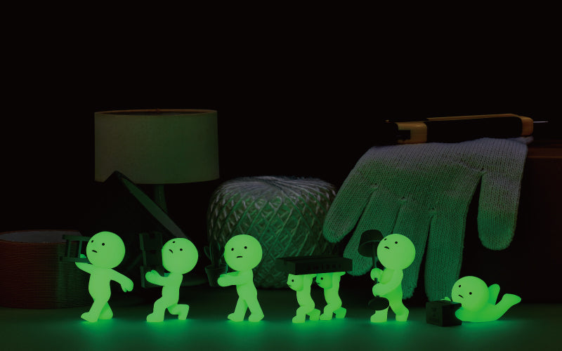 Smiski Moving Series blind box — glow-in-the-dark mini figures carrying items, official Dreams Japan